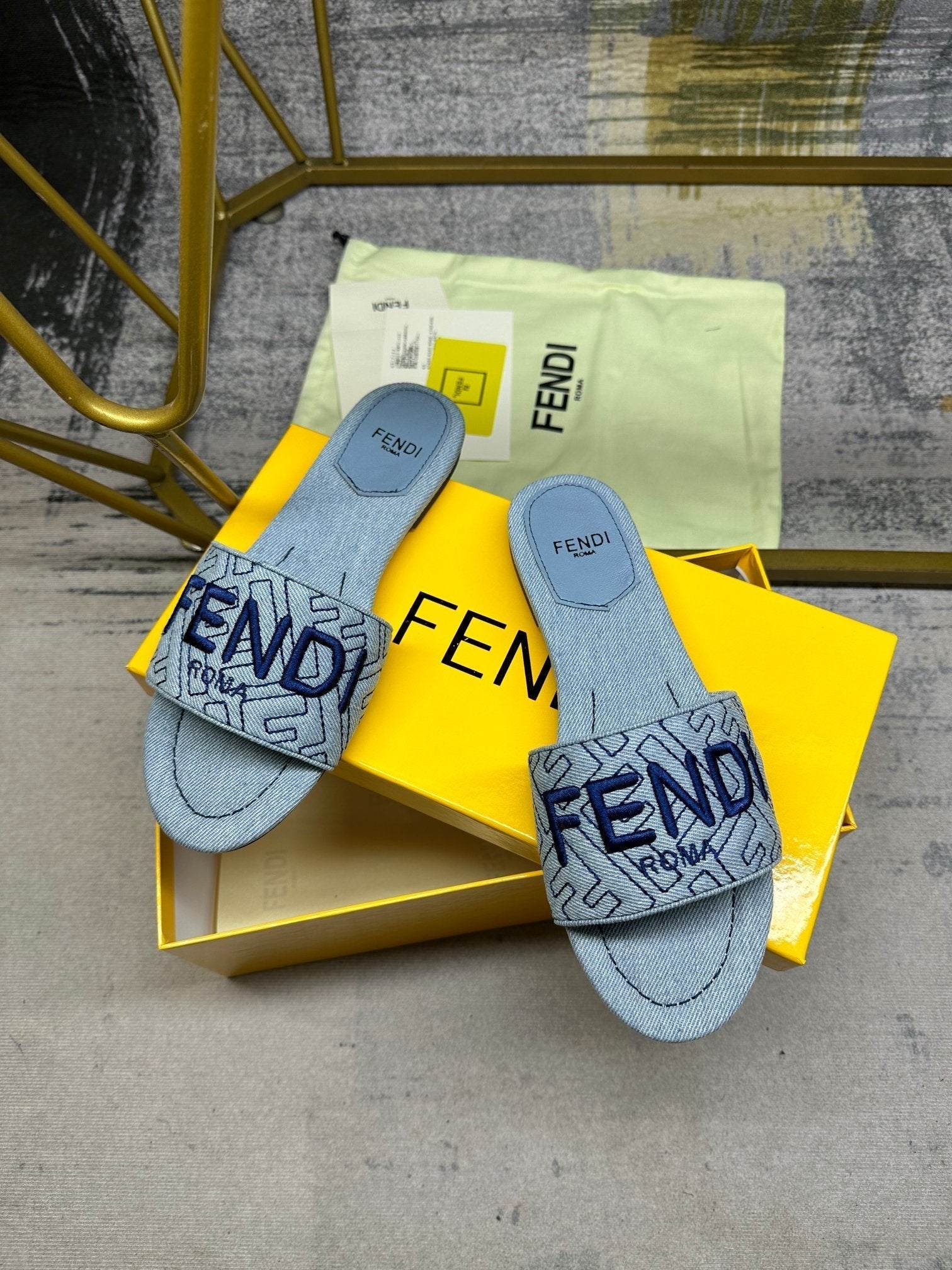 FF 5 Light Blue Canvas Slide