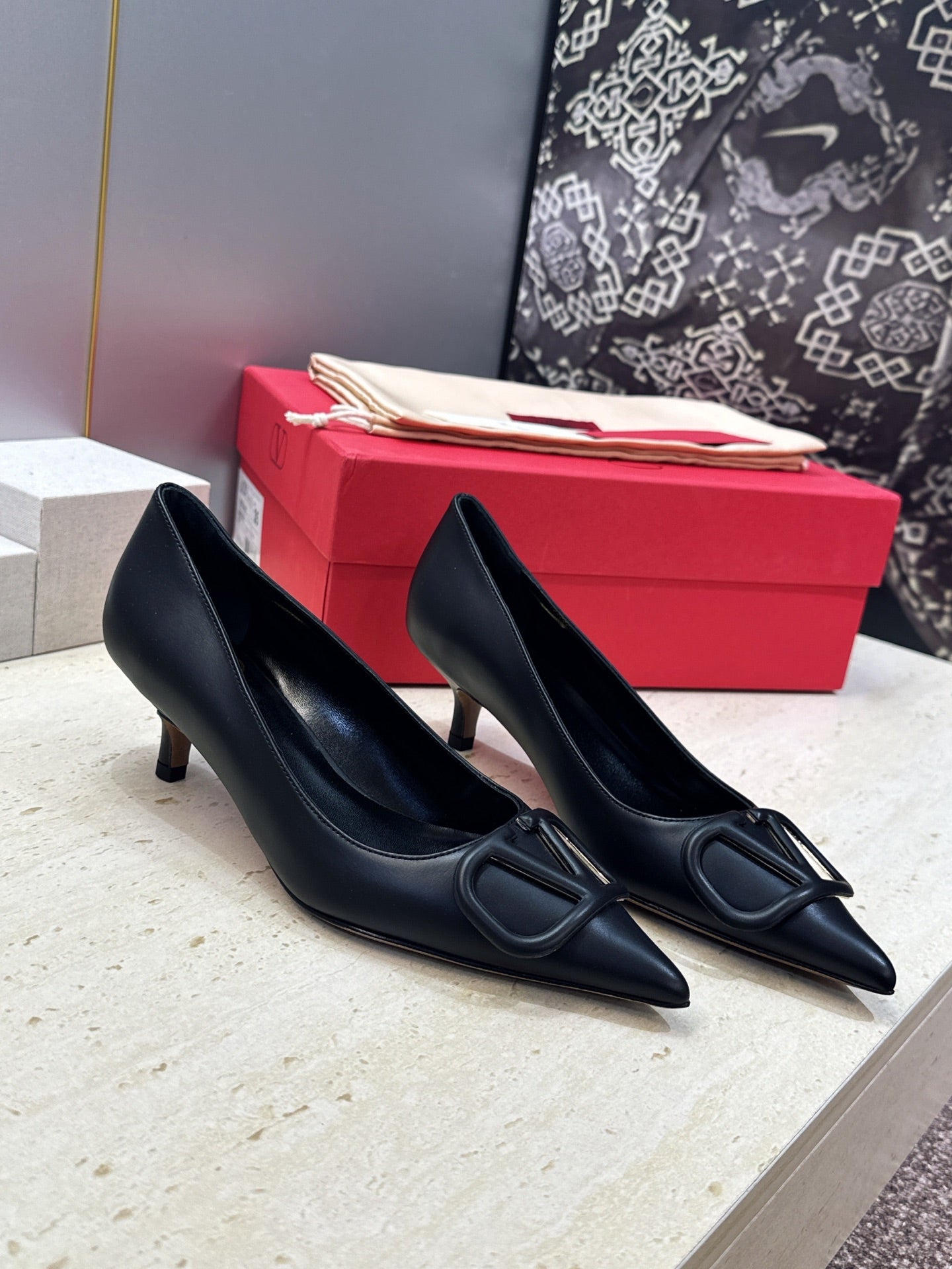 VALENTINO 26S HIGH HEELS 40 MM IN BLACK CALFSKIN