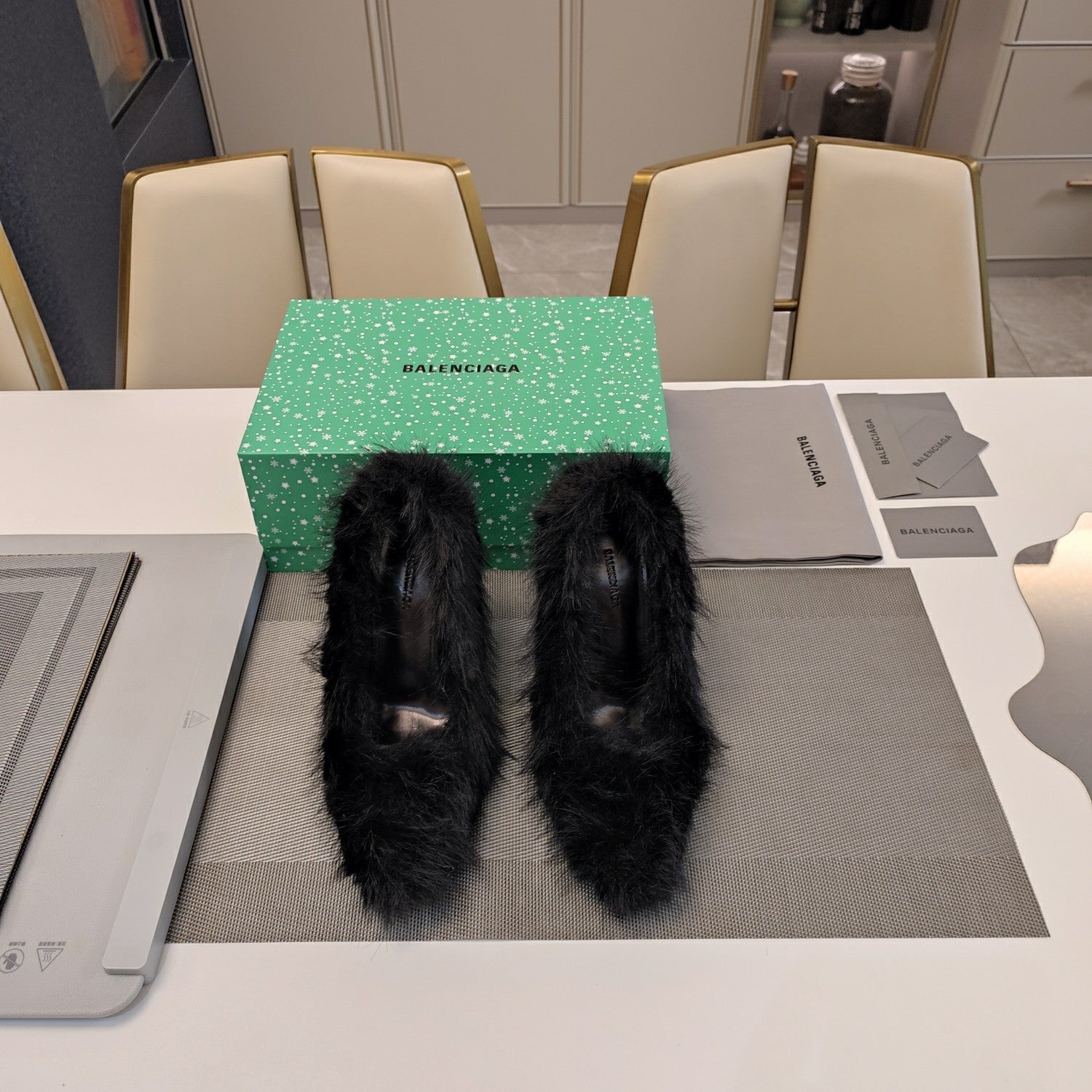 FURRY PUMPS 90MM IN BLACK FOX FUR