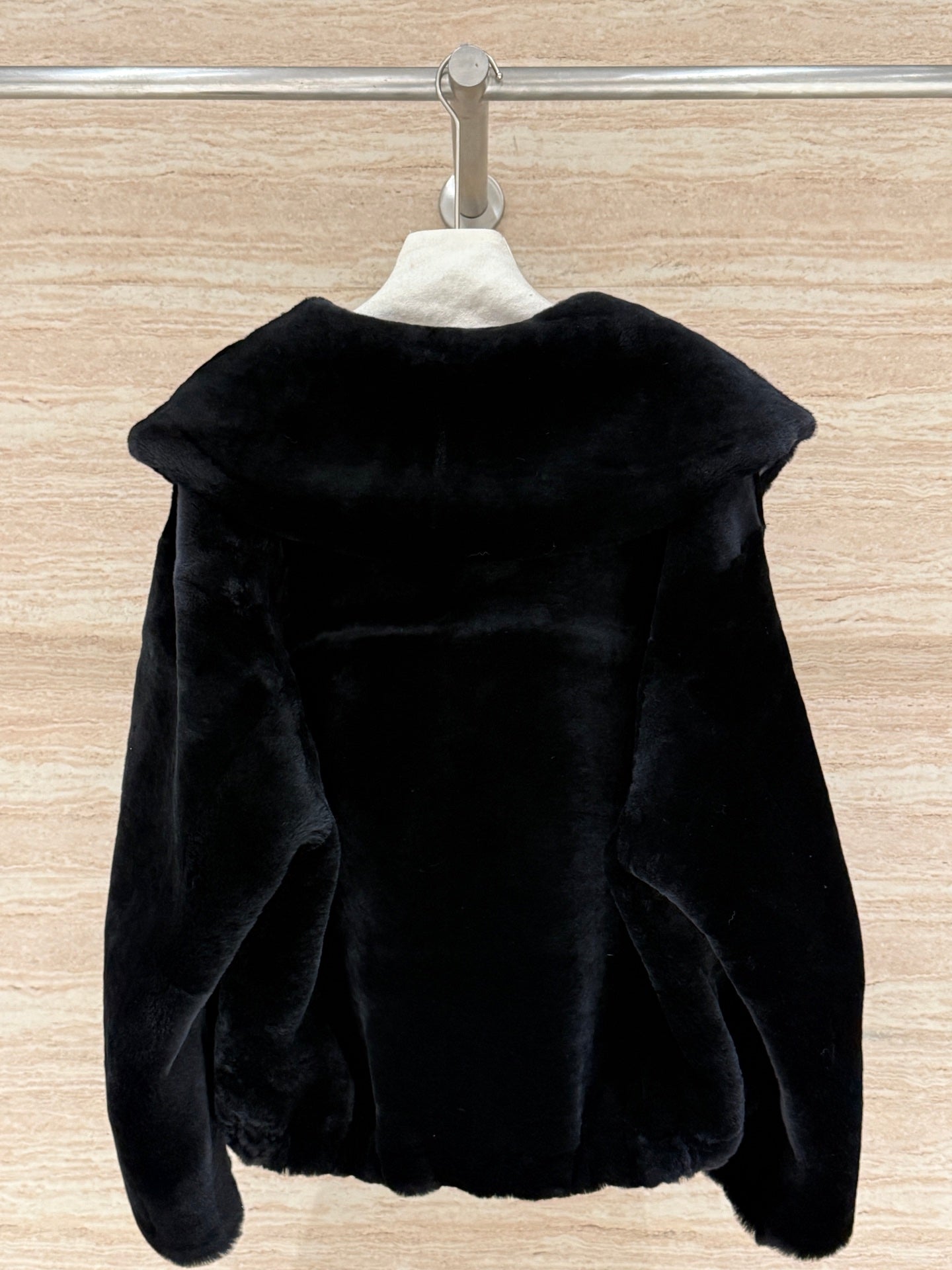 HERMES 25S SHEARLING COAT WITH LARGE LAPELS 213