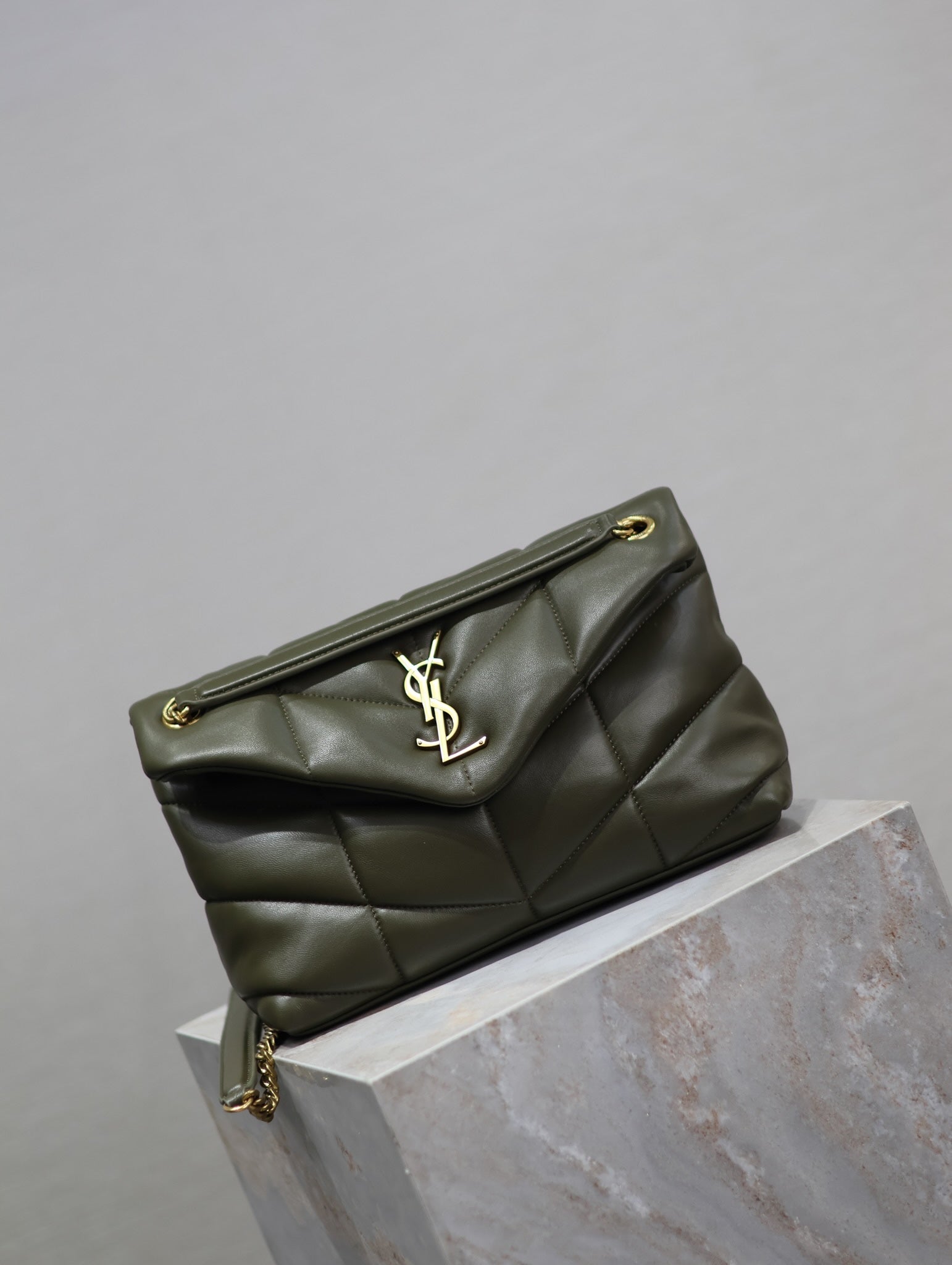 YSL 25S LOULOU PUFFER MM 29 IN DARK OLIVE CALFSKIN GOLD HARDWARE
