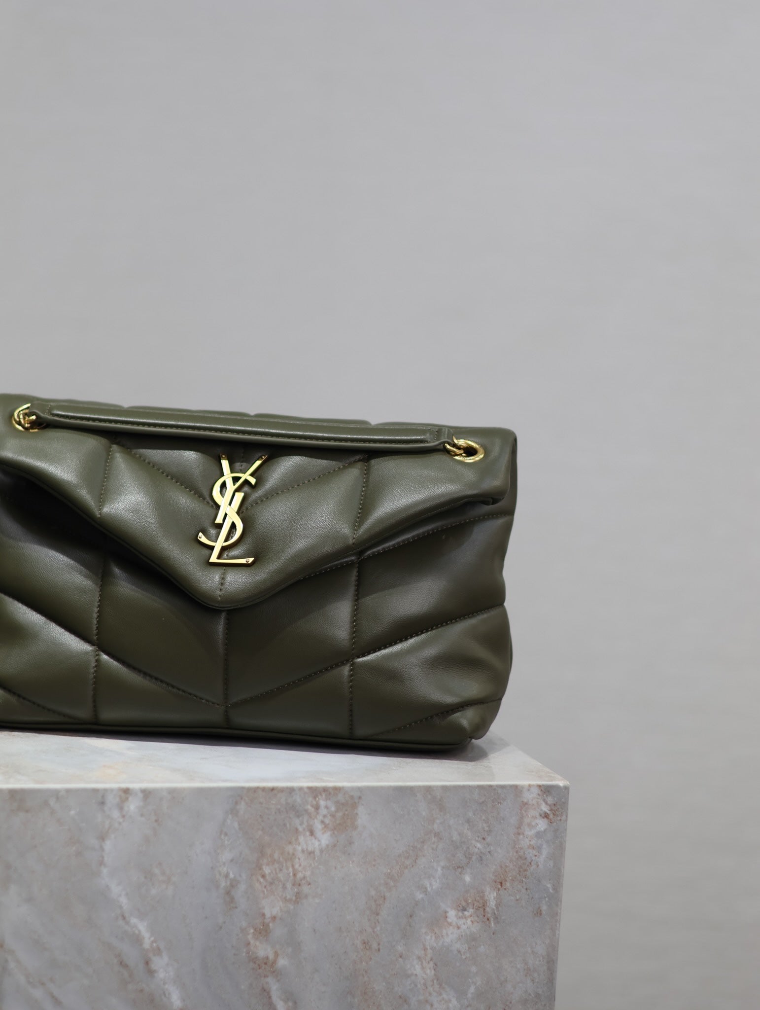 YSL 25S LOULOU PUFFER MM 29 IN DARK OLIVE CALFSKIN GOLD HARDWARE