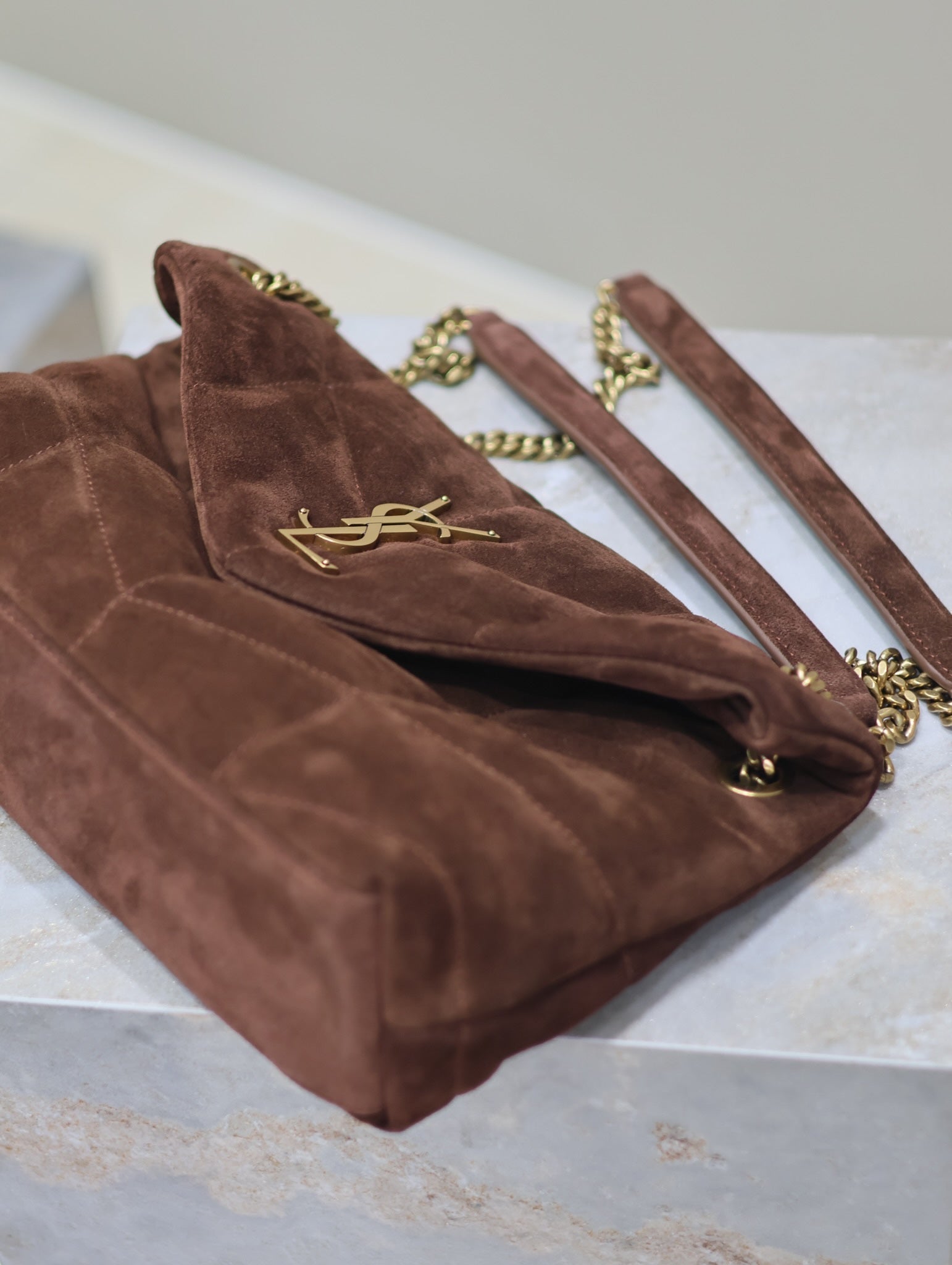 YSL 25S LOULOU PUFFER MM 29 IN DARK BROWN SUEDE GOLD HARDWARE