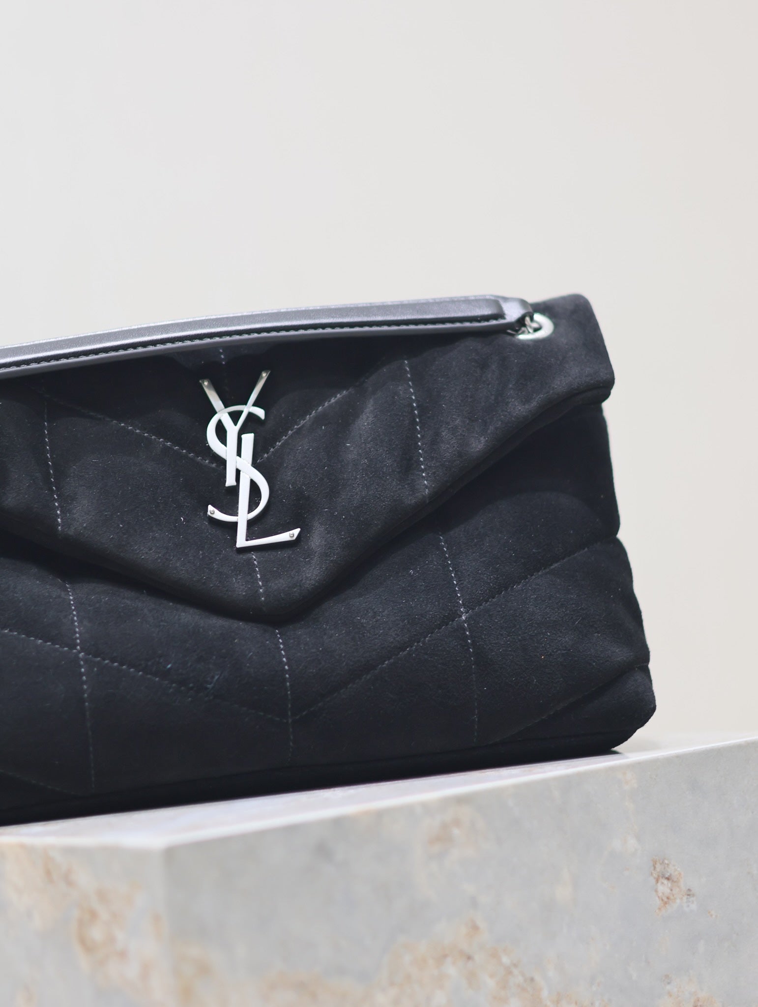 YSL 25S LOULOU PUFFER MM 29 IN BLACK SUEDE SILVER HARDWRE