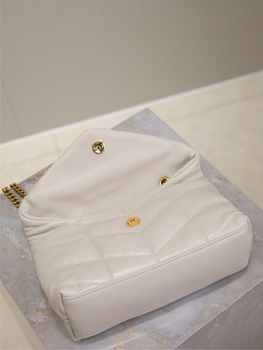 YSL 25S LOULOU PUFFER MINI 23 IN BLANC VINTAGE CALFSKIN GOLD HARDWARE
