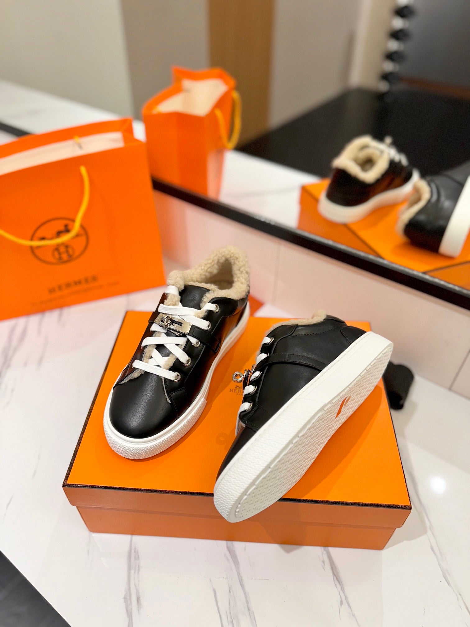 DAY SNEAKER IN BLACK CALFSKIN AND FLEECE LINING