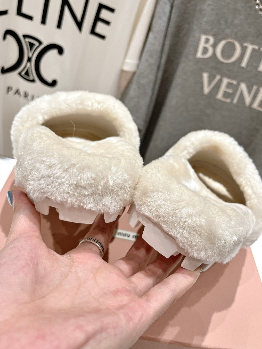 MIUMIU 26S FLAT SLIDES IN CREAM BEIGE SHEARLING