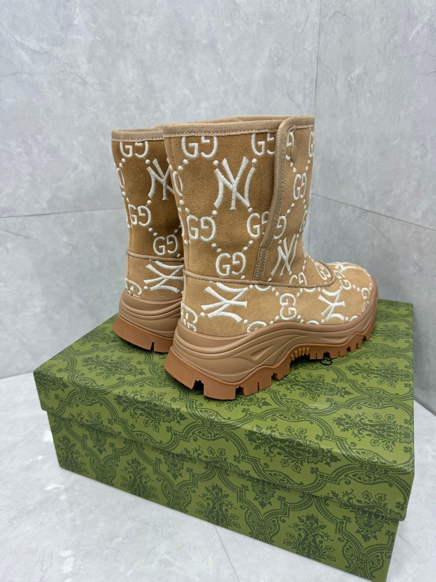 GG&NY SNOW BOOTS IN WOOD BROWN SUEDE AND WOOL LINING