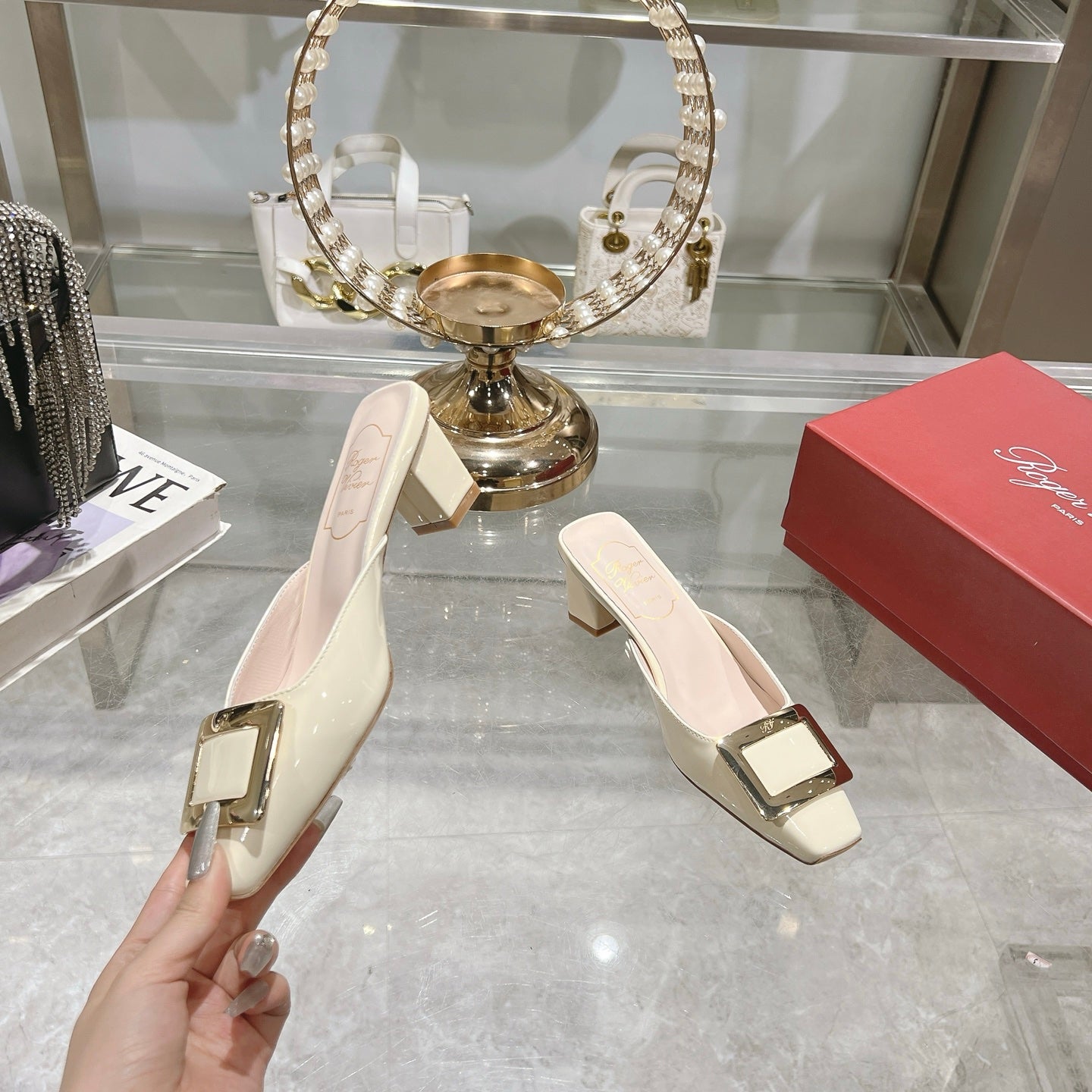 BELLE VIVIER MULES IN IVORY WHITE PATENT CALFSKIN