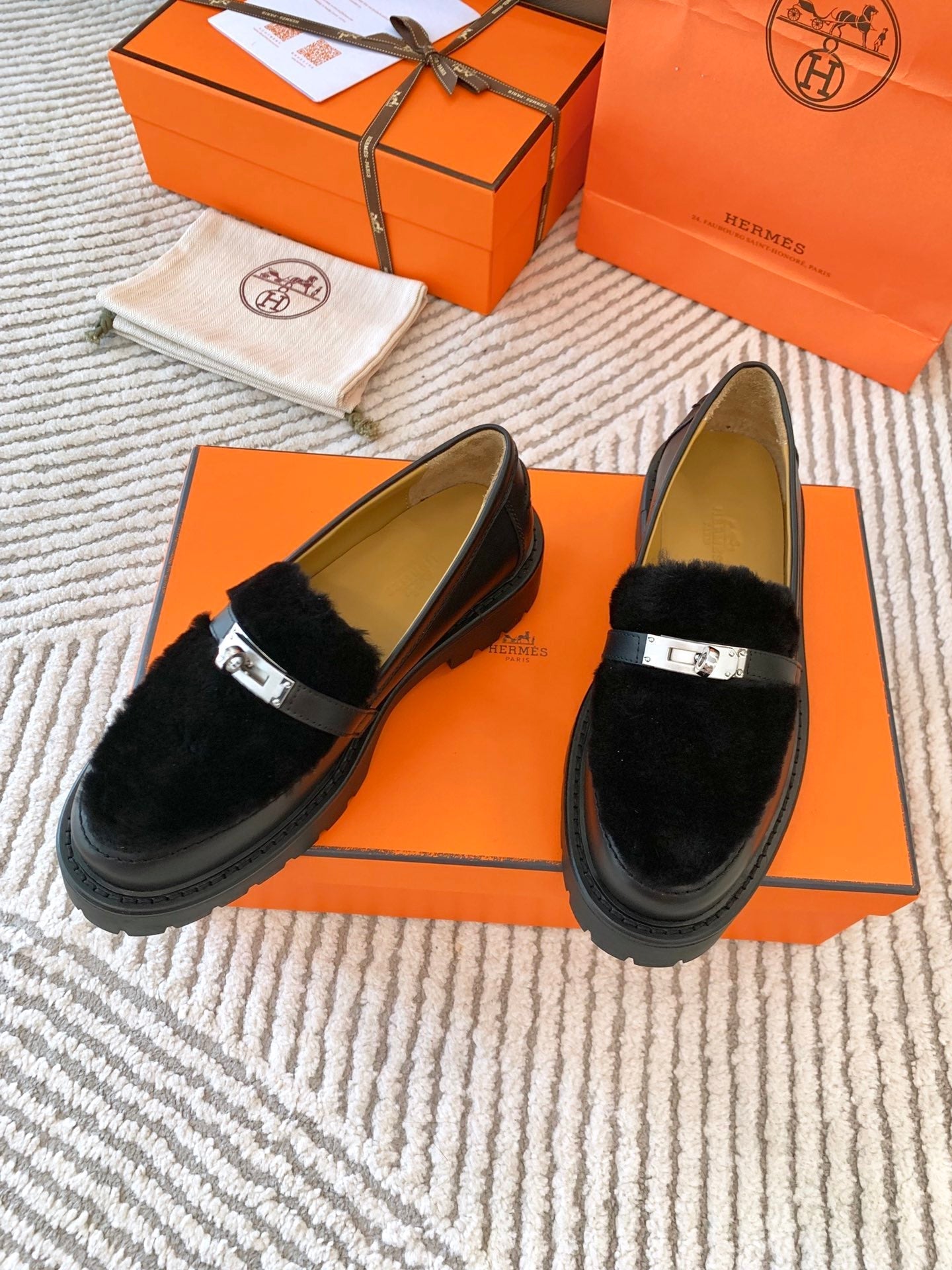 ICONE LOAFER IN BLACK CALFSKIN WITH BLACK SHEARLING