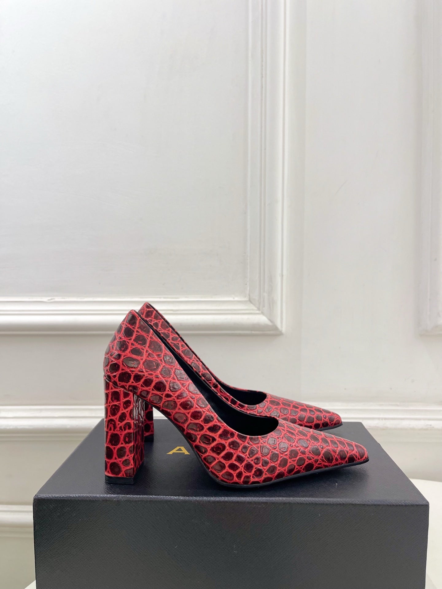 ALAIA 26S HIGH HEELS 95 MM IN DARK RED CROCODILE-EMBOSSED CALFSKIN