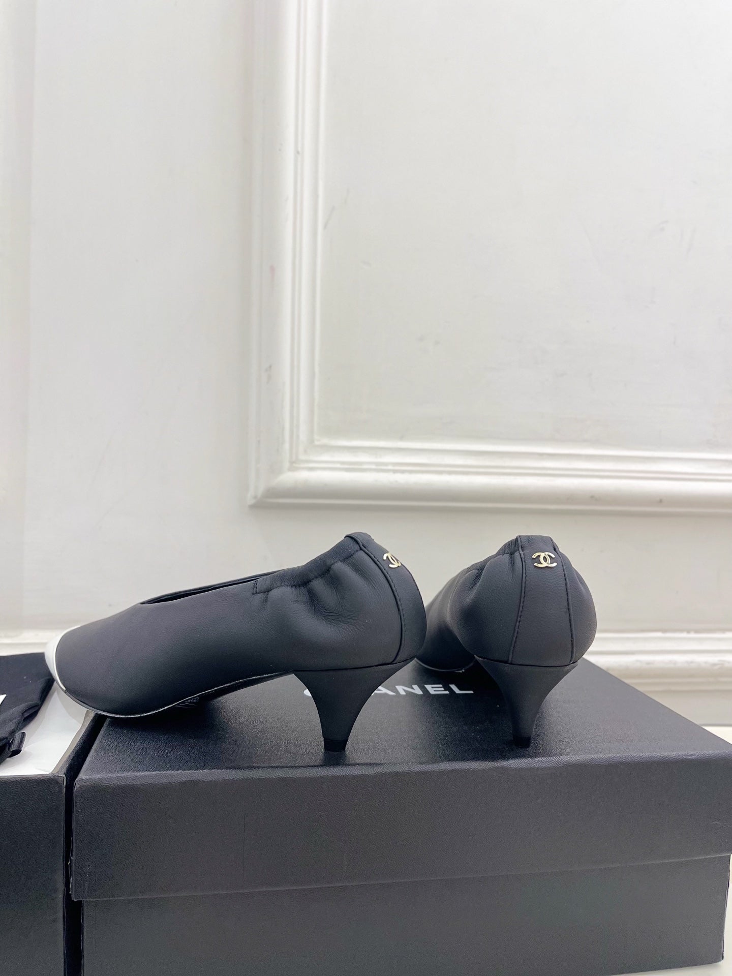 CHANEL 26S SQUARE TOE PUMPS 50 MM IN BLACK LAMBSKIN WITH WHITE TOE CAP