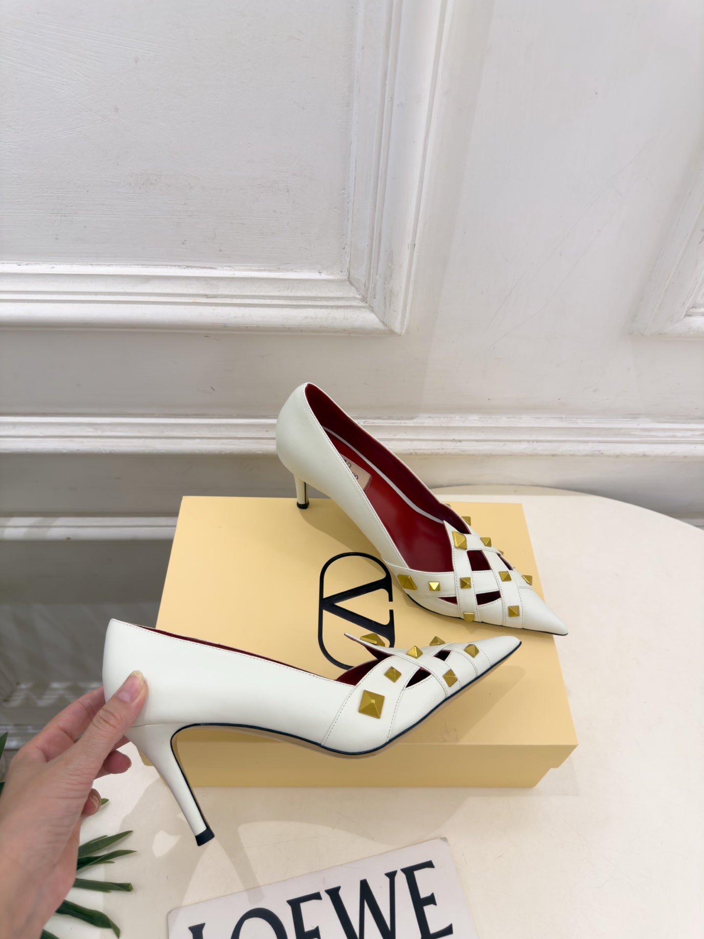 VALENTINO 26S STUDDED POINTED TOE PUMPS 80 MM IN CREAM WHITE CALFSKIN