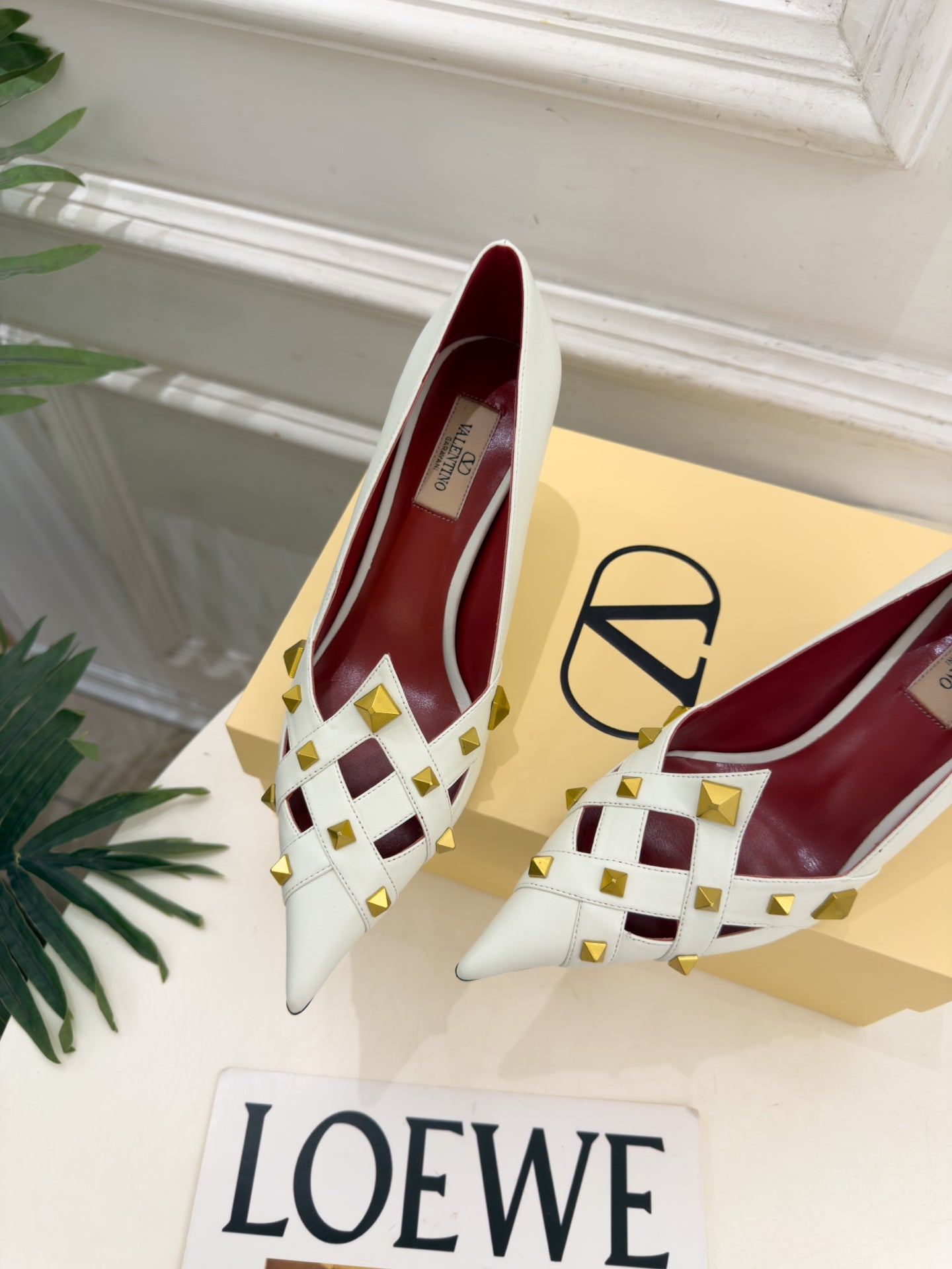 VALENTINO 26S STUDDED POINTED TOE PUMPS 80 MM IN CREAM WHITE CALFSKIN