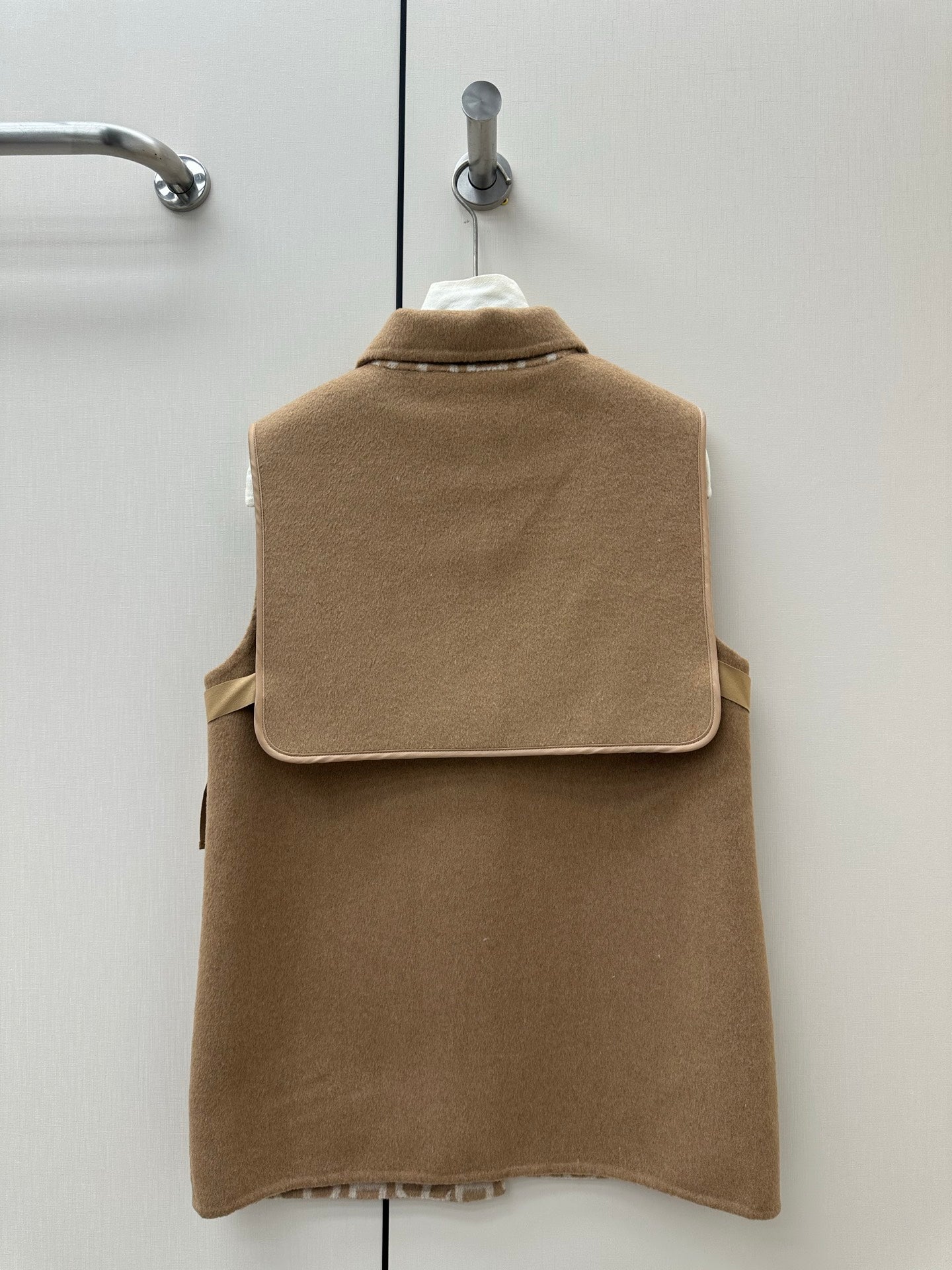 HERMES 26S SLEEVELESS JACKET 854