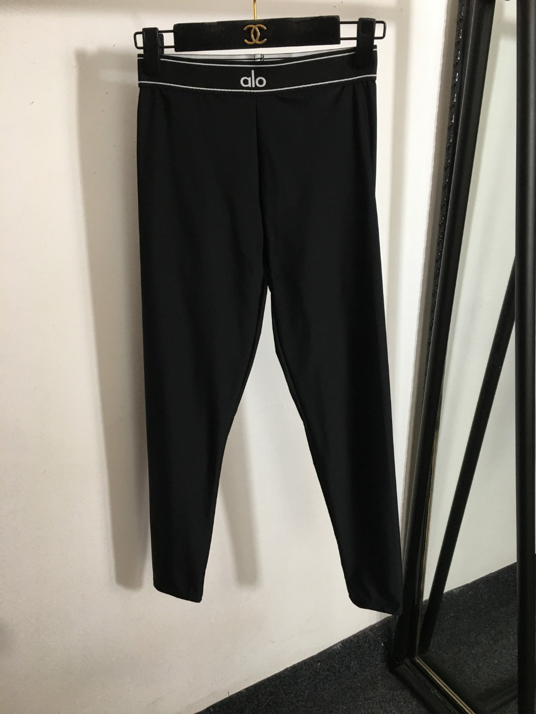 ALO 26S SPORTS BRA & HIGH-WAIST LEGGINGS SET 239